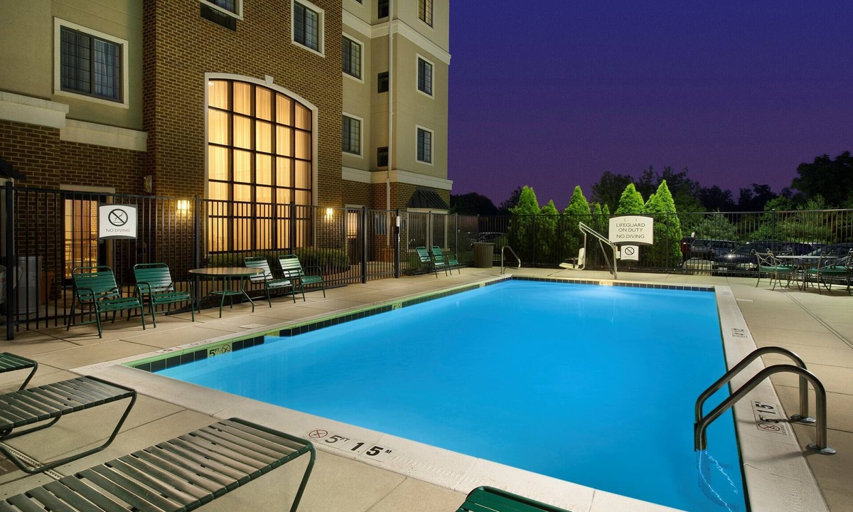 Linthicum Heights Apartment | Free Breakfast. Outdoor Pool. Studio Near the BWI Airport!