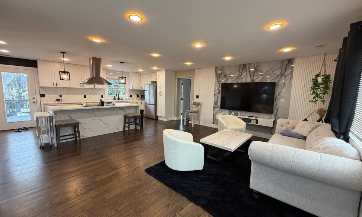 Woodbridge House | Fully Furnished 3-Bedroom Home with outdoor Deck & Prime Occoquan Location