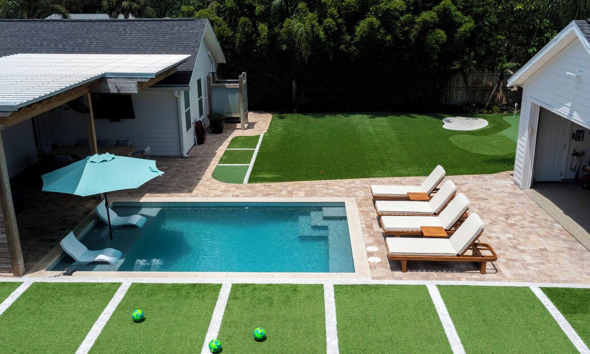 Jacksonville Beach House | Game-On Backyard | Pool, Turf Field & Golf Cart