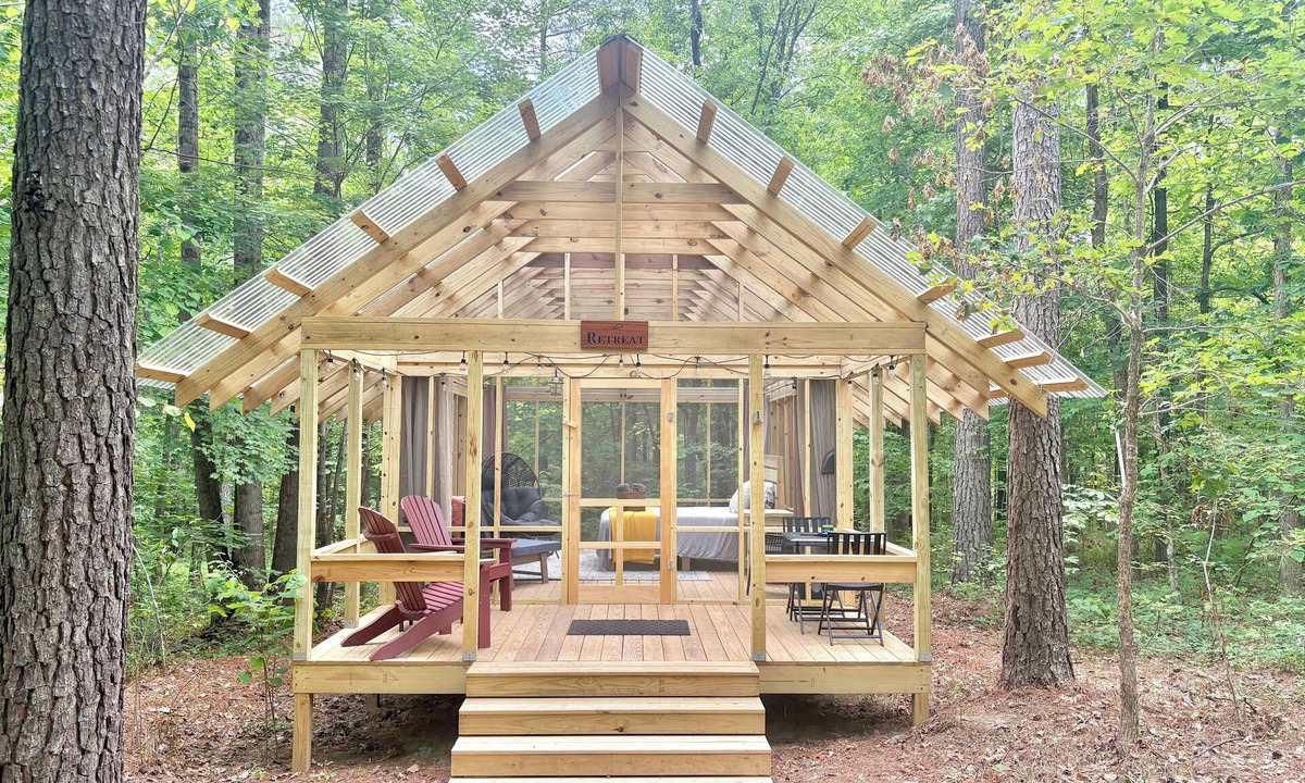 Henderson Cabin | Glamping Screenhouse at Kerr Lake — "The Retreat"