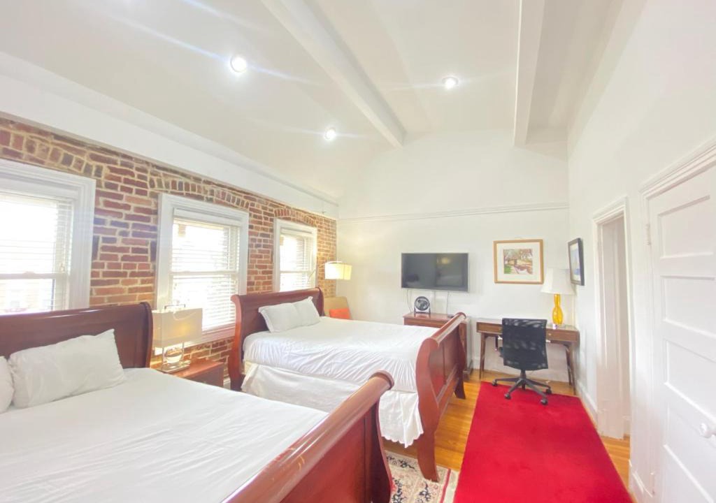 Columbia Heights Apartment | Good Night Sleep 1Bdrm 2 Queen Beds