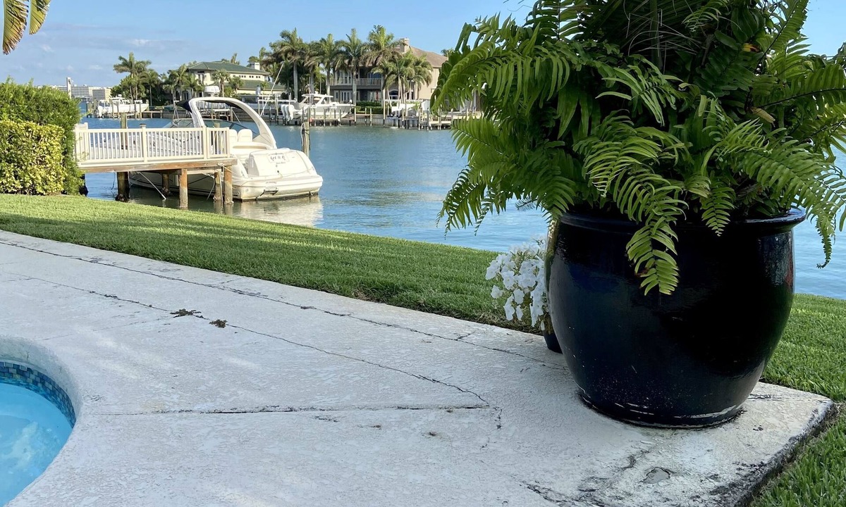 Belleair Beach House | Gorgeous Intercoastal Waterfront Home /Walk to Beach