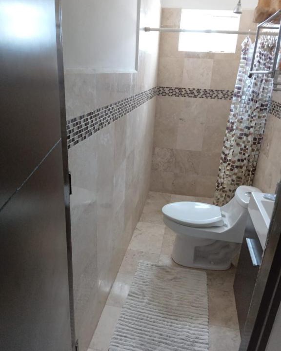 Leon House | Habitación cómoda, en privada con seguridad y parque para caminatas.