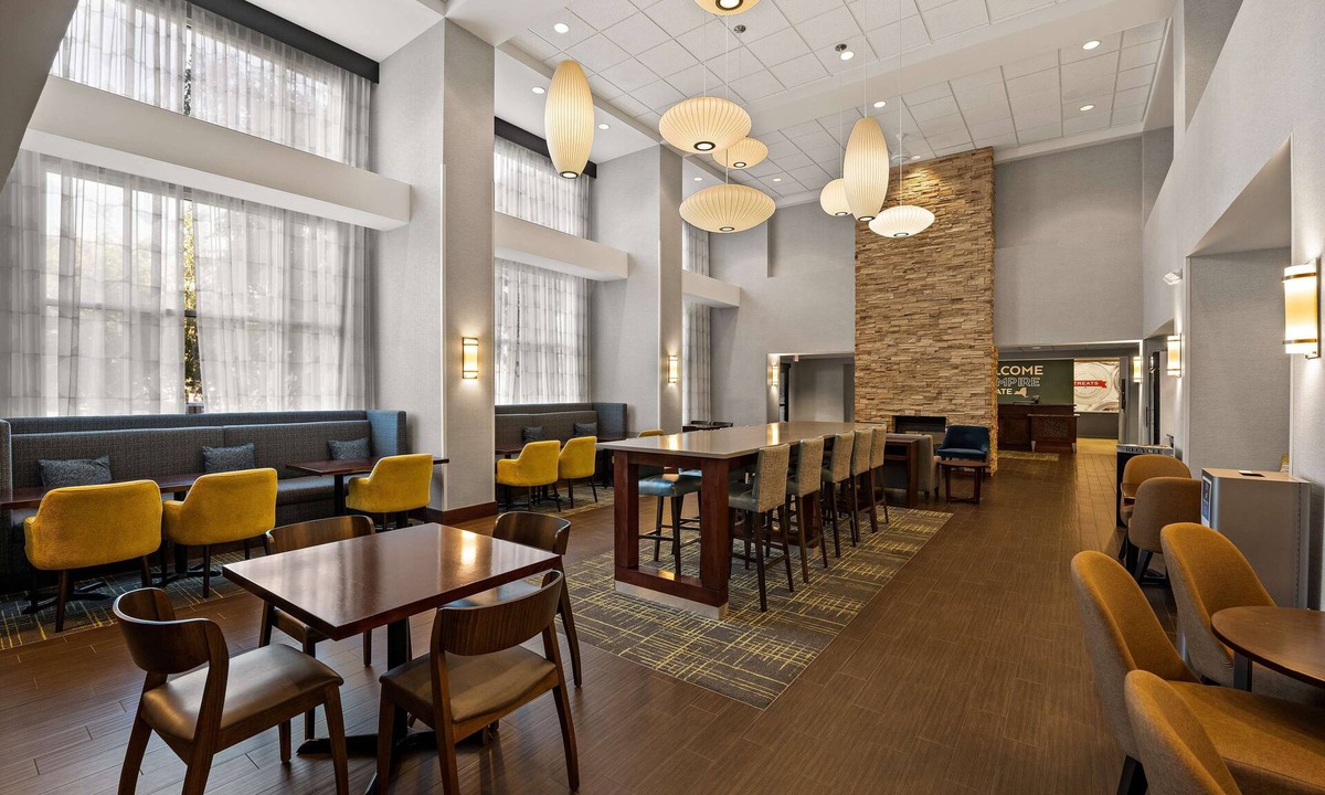 Crown Heights Hotel | Hampton Inn & Suites Poughkeepsie
