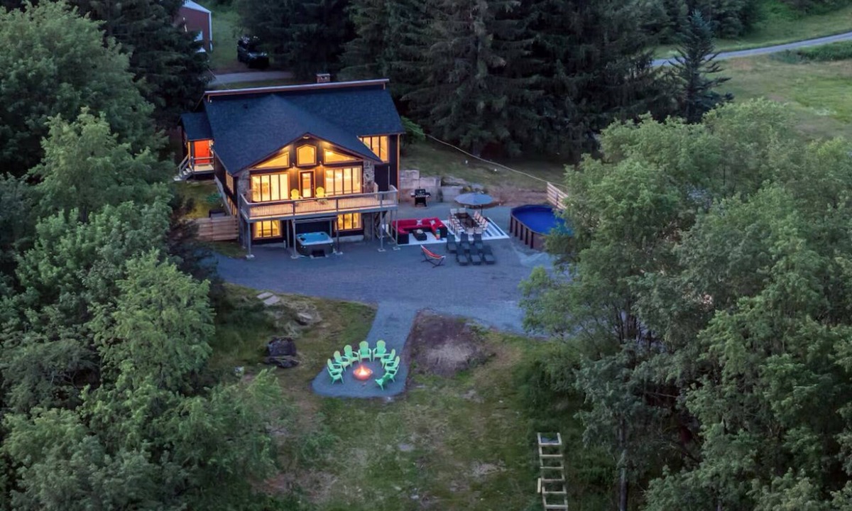 Union Dale Ski Chalet | Heated Pool Lakeview HotTub Movie Theater Games