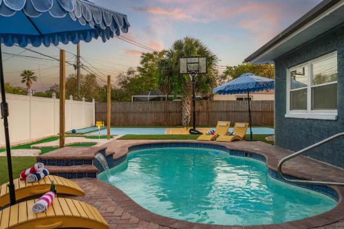 Walsingham House | Heated Pool Villa Clearwater Beach