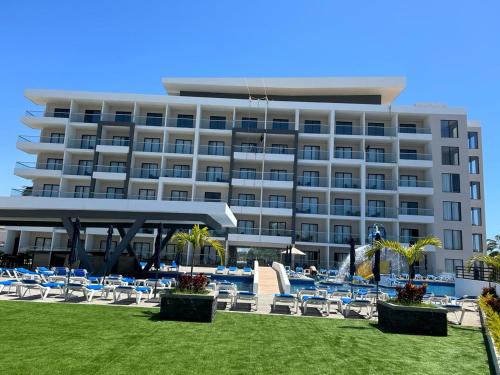 Lomas de Mazatlan Hotel | HIGH GARDEN GRAND HOTEL