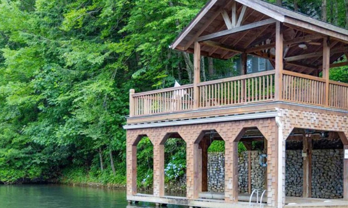 Wiley House | Hilltop Harbour - A Quiet Lake Burton Getaway! 10% OFF STAYS OF 7 DAYS OR MORE!