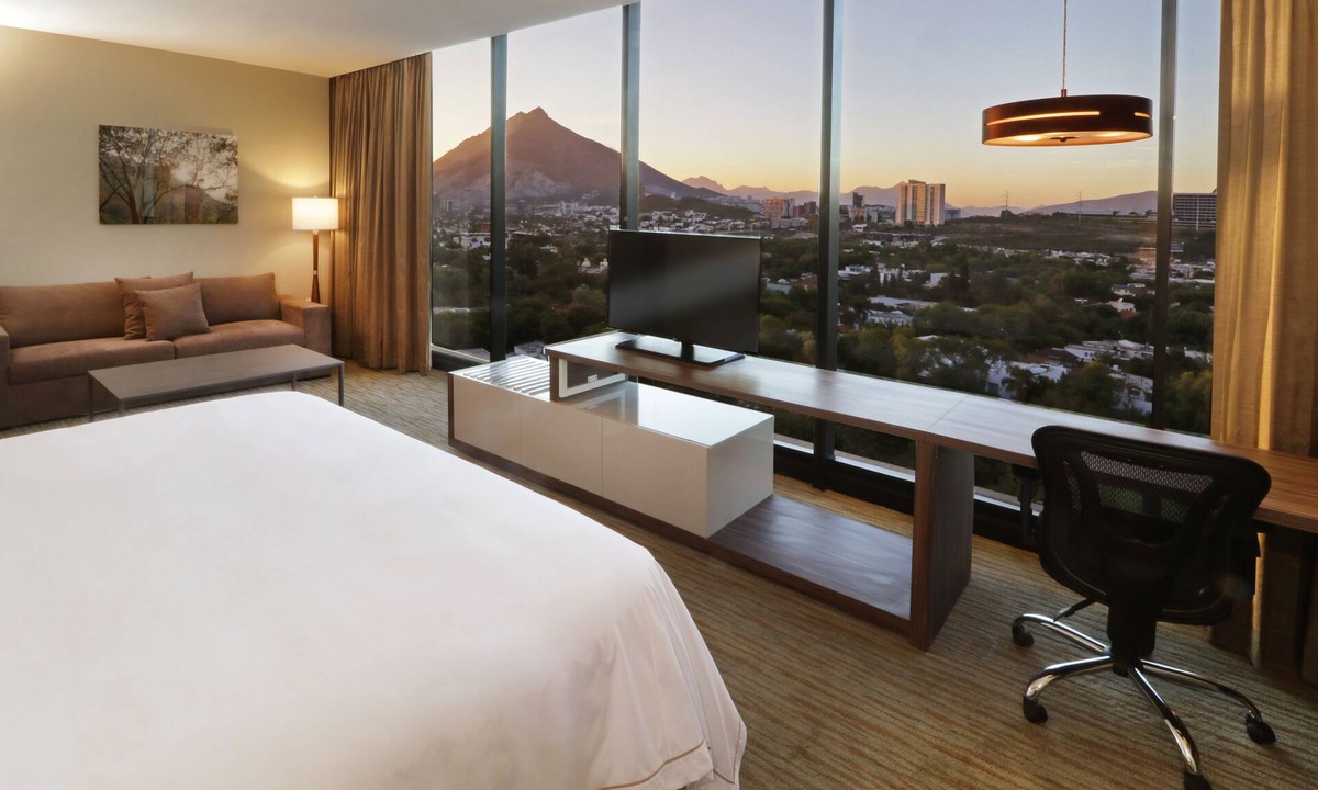 San Pedro Garza Garcia Hotel | Holiday Inn Express & Suites Monterrey Valle by IHG