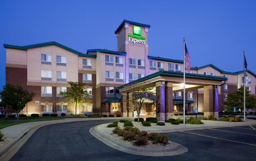 White Bear Lake Hotel | Holiday Inn Express Hotel & Suites-St. Paul by IHG