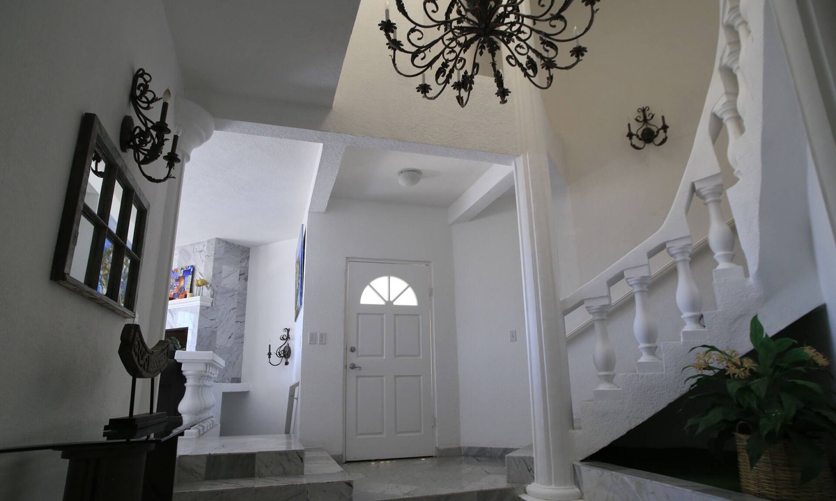 Las Gaviotas House | Huge 5 Bedroom 5 bath with awesome view of surf point