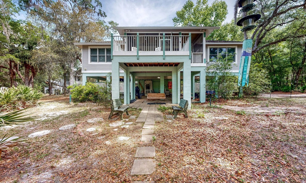 Bell House | Inviting dog-friendly homes with boat ramp, W/D