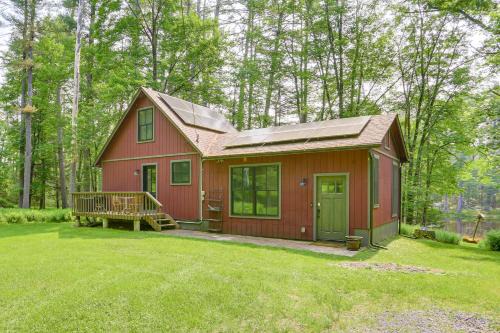 Yulan Apartment | Lake Front Cottage with Loft in Narrowsburg!