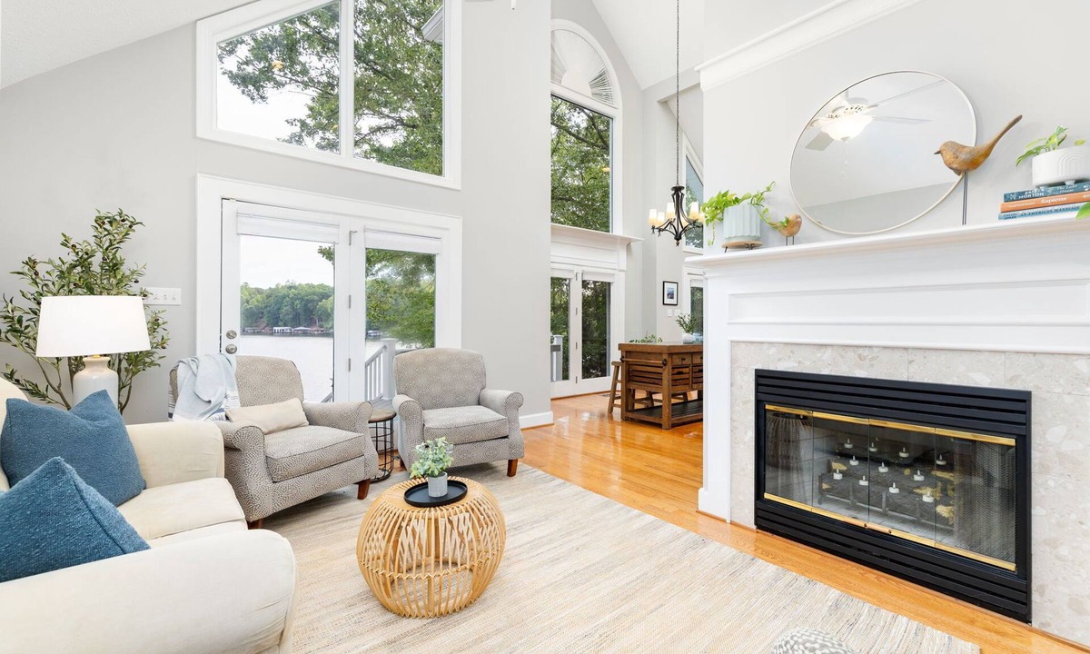 Bracey House | Lakefront, Dock, Slide, Tiki Bar, Kayaks, Fire pit, Pet Friendly