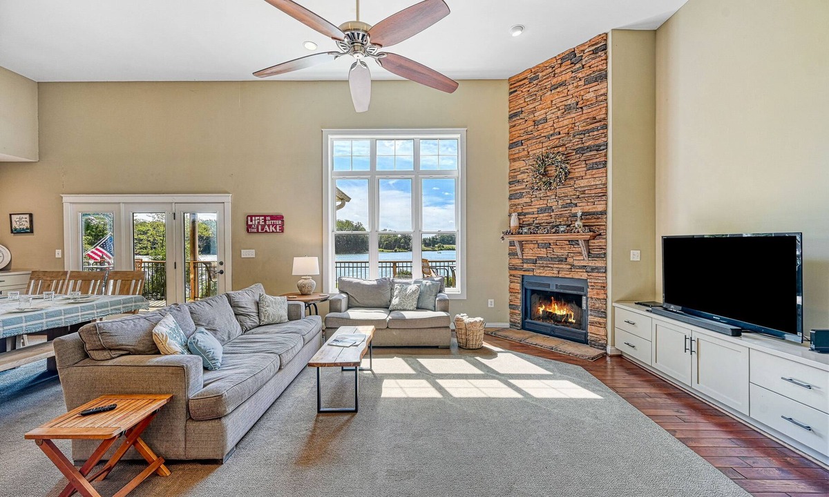 Mineral House | Lakefront Escape w/Dock, Firepit & Sunset Views