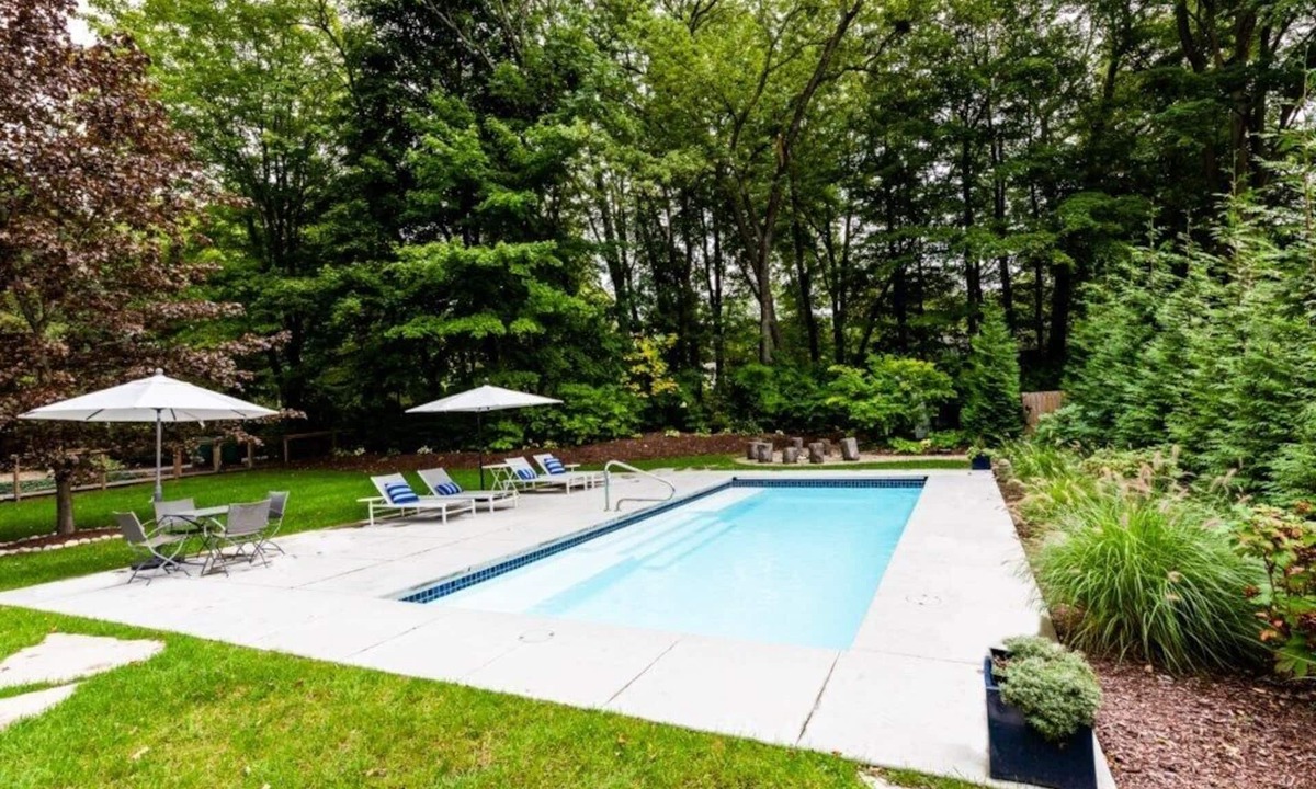 Lakeside Cottage | LAKESIDE HOME WITH PRIVATE POOL and ASSOCIATION BEACH ACCESS!