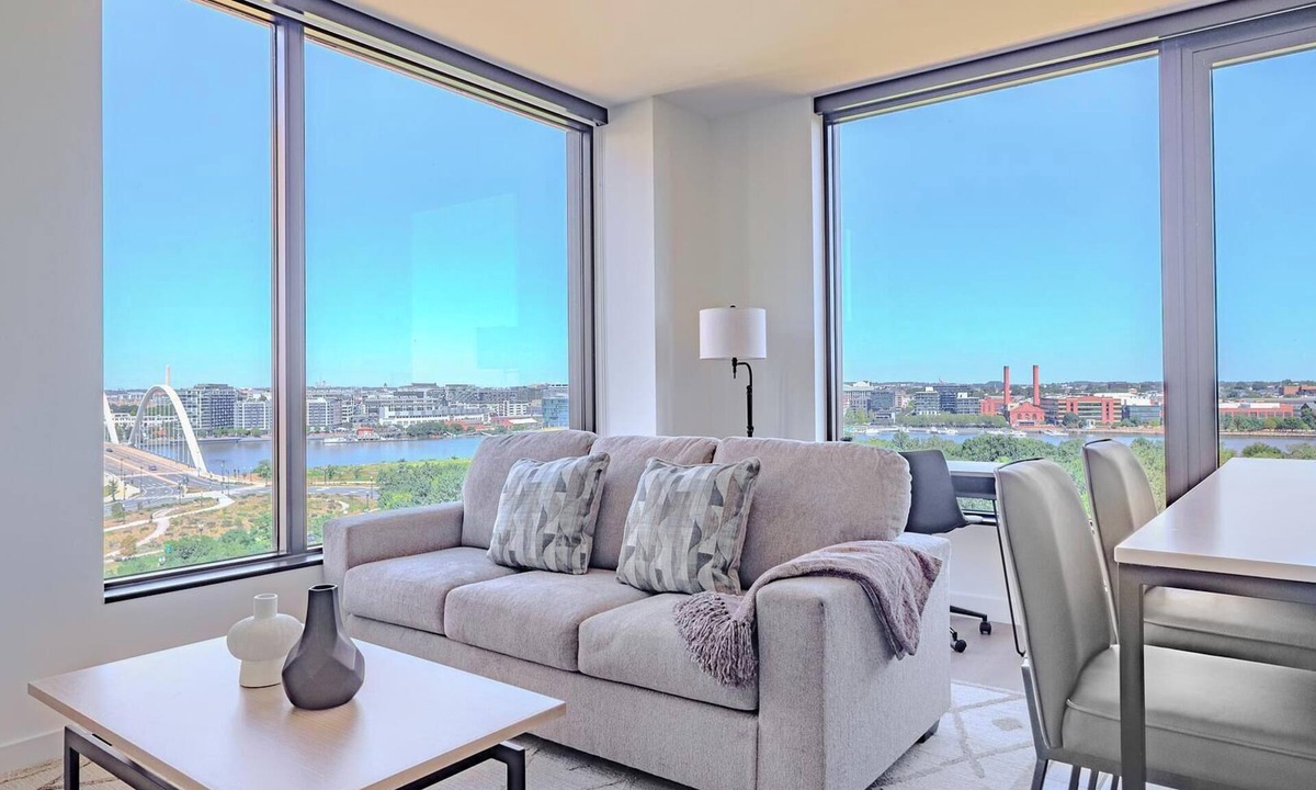 Washington Apartment | Landing | Beautiful 2BD, Courtyard, Pool