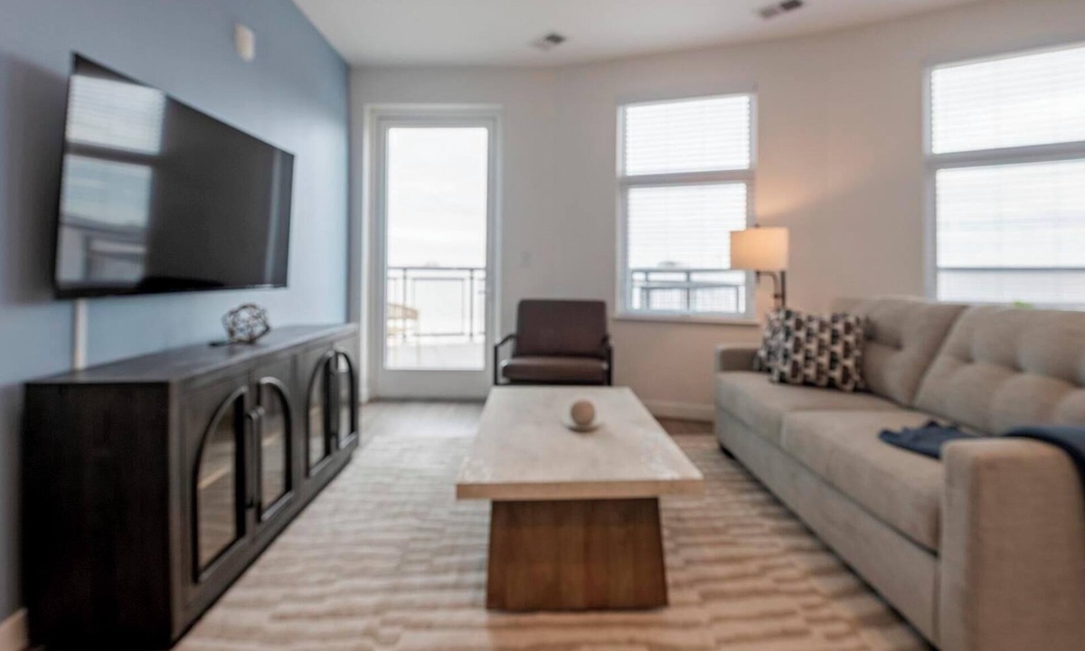 Old Town West Apartment | Landing | Incredible 2BD, Gym, Courtyard