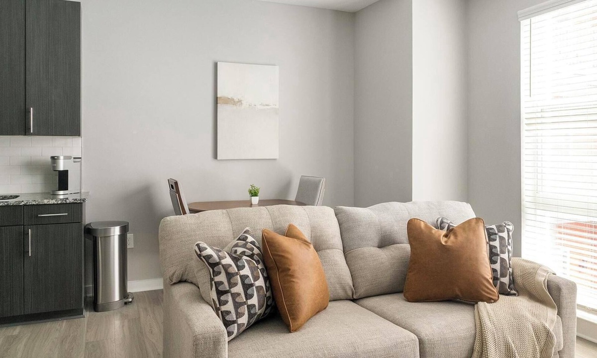 Optimist Park Apartment | Landing | Modern 1BD, Gym
