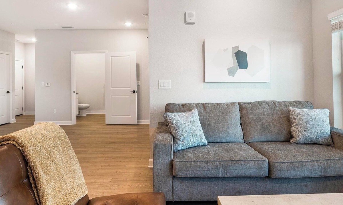Port Malabar Apartment | Landing | Spectacular 1BD, Gym, Pool