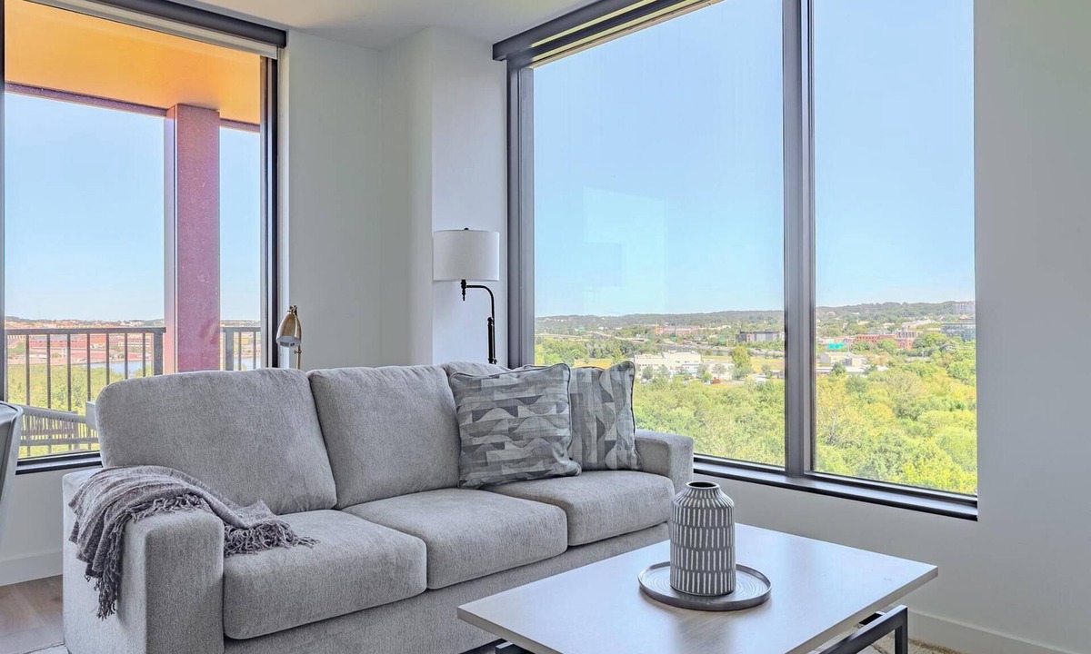 Washington Apartment | Landing | Spectacular 2BD, Rooftop Lounge
