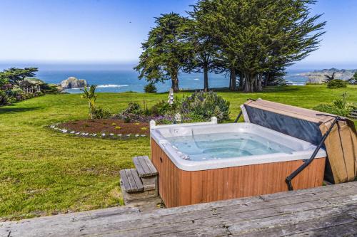 Elk House | Large Oceanfront Bluff Home - Hot Tub Kids Room