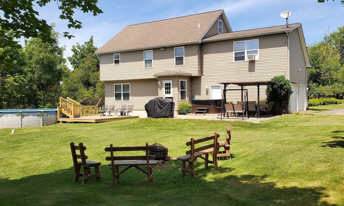 Tunkhannock Township House | Large vacation house, private pool and hot tub, lots of privacy, perfect getaway