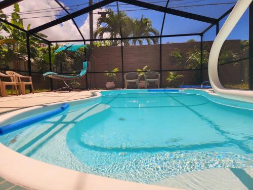 Largo House | Largo, Fl Heated Pool 8 Beds 1 Mile to Beach Pets