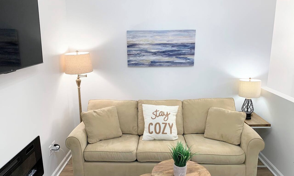Riverside Apartment | Lavish Luxe 2BD/1BA apartment in Federal Hill