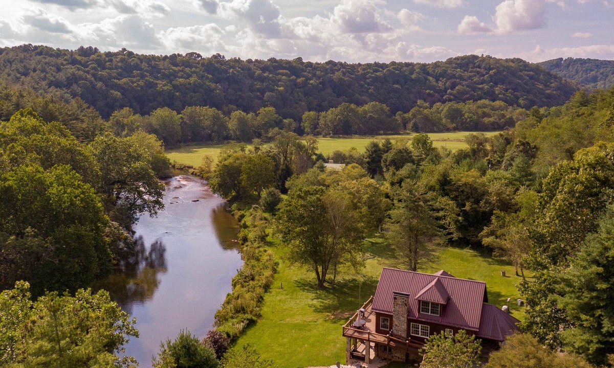Crumpler House | Lazy River Lodge - Riverfront home with fire pit, hot tub!