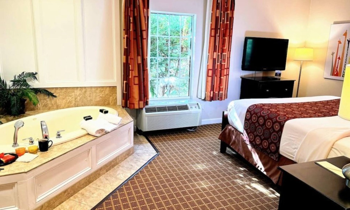 West Orange Hotel | Lively Studio at Wilshire Grand Hotel. Rest & Enjoy