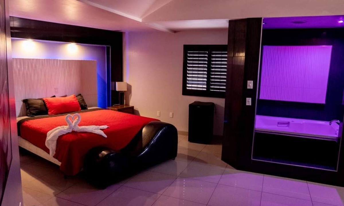 La Joya Hotel | LIZVAN HOTEL MOTEL