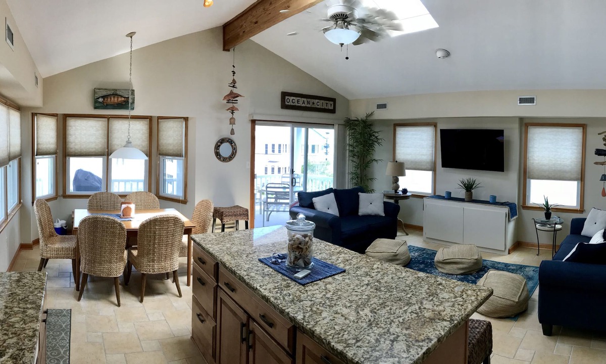 Gold Coast Condo | Location, location~1 House from the Beach~Beautiful 2nd Fl w/Ocean-views