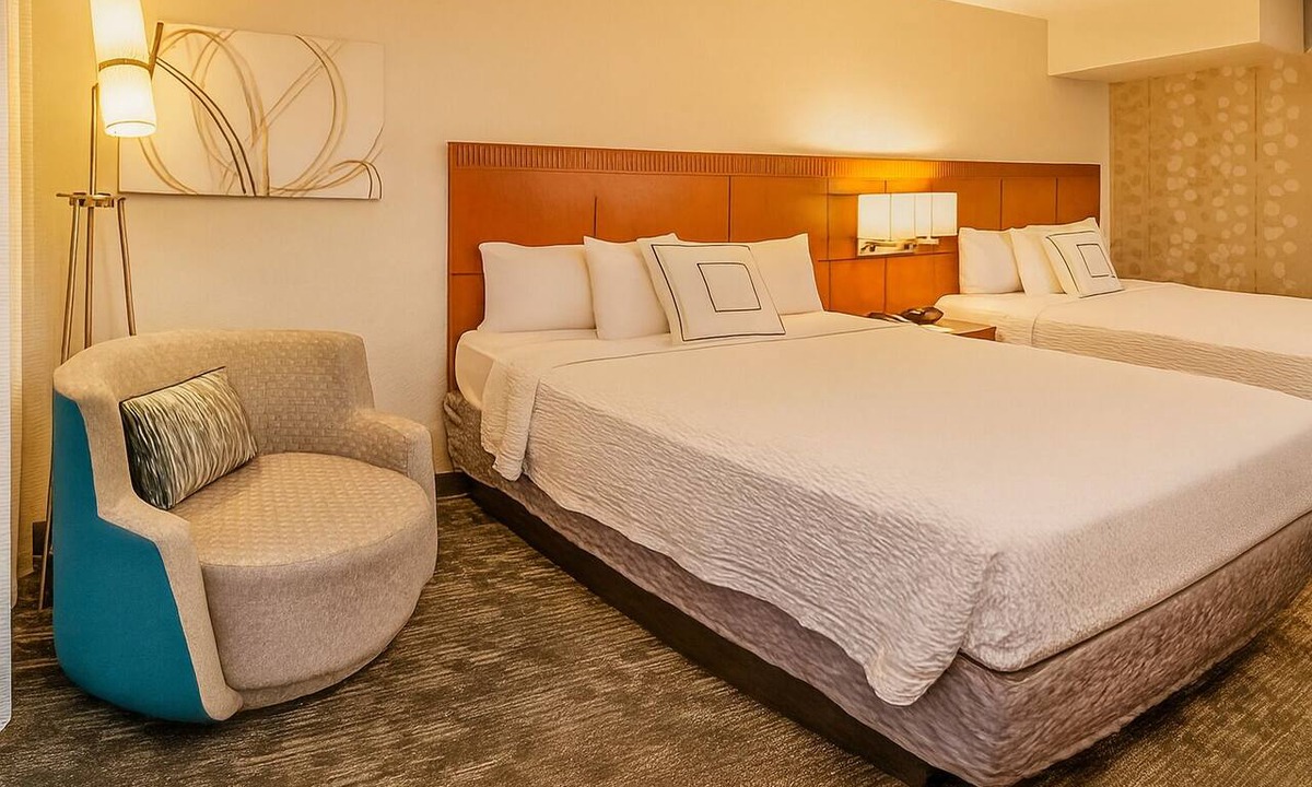 Rosslyn Hotel | Look No More! Self-Parking, Picnic Area, Near Phillips Collection!