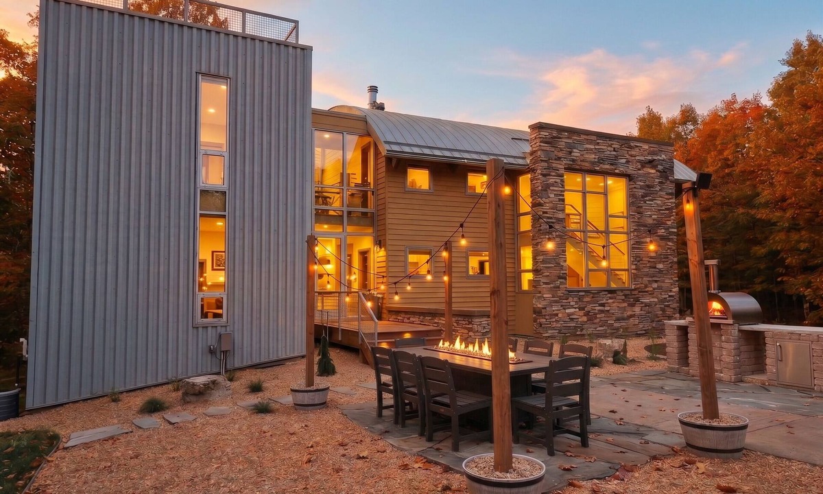 Baldwin House | Luxe Lakefront Estate near Minneapolis, Hot Tub, Sauna, Kayaks, Sleeps up to 20