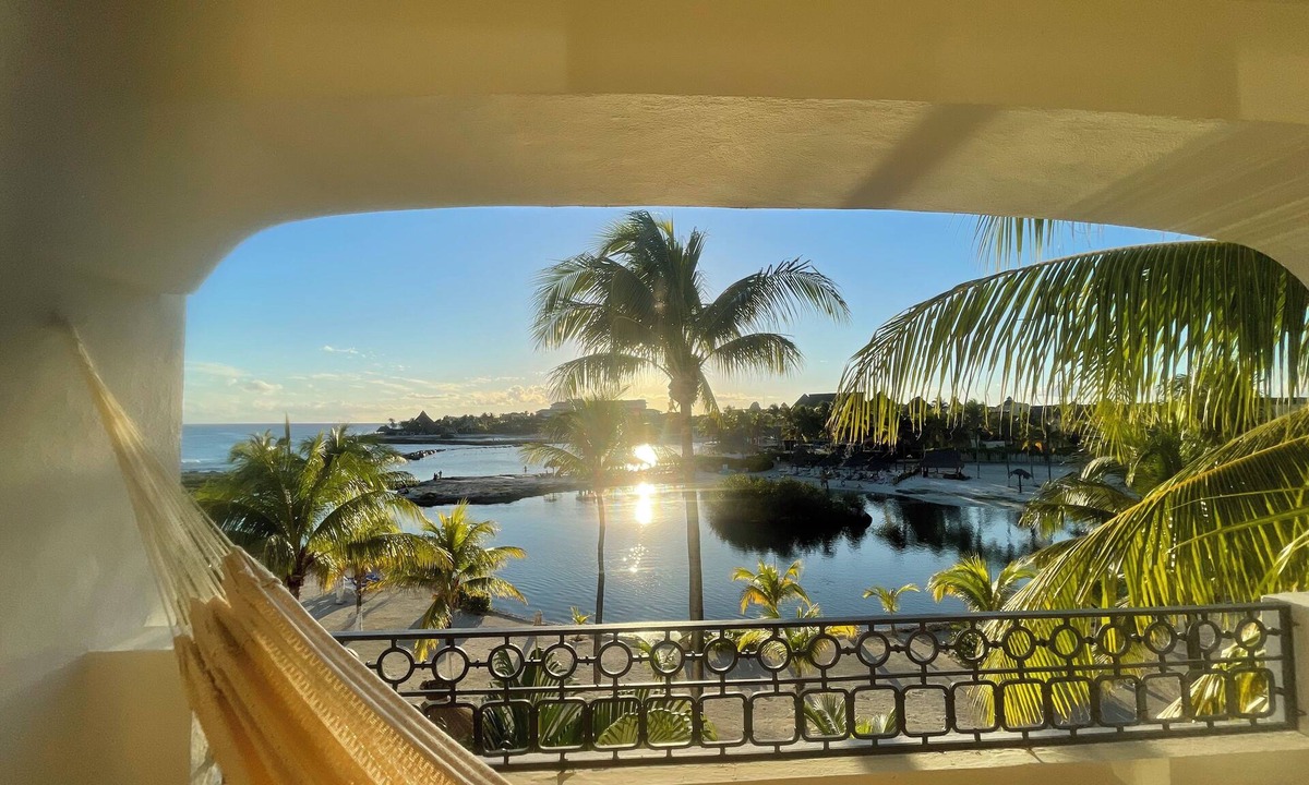 Puerto Aventuras Condo | Luxurious beachfront condo on Riviera Maya, 2 bdrm, large balconies, 1575 sq ft