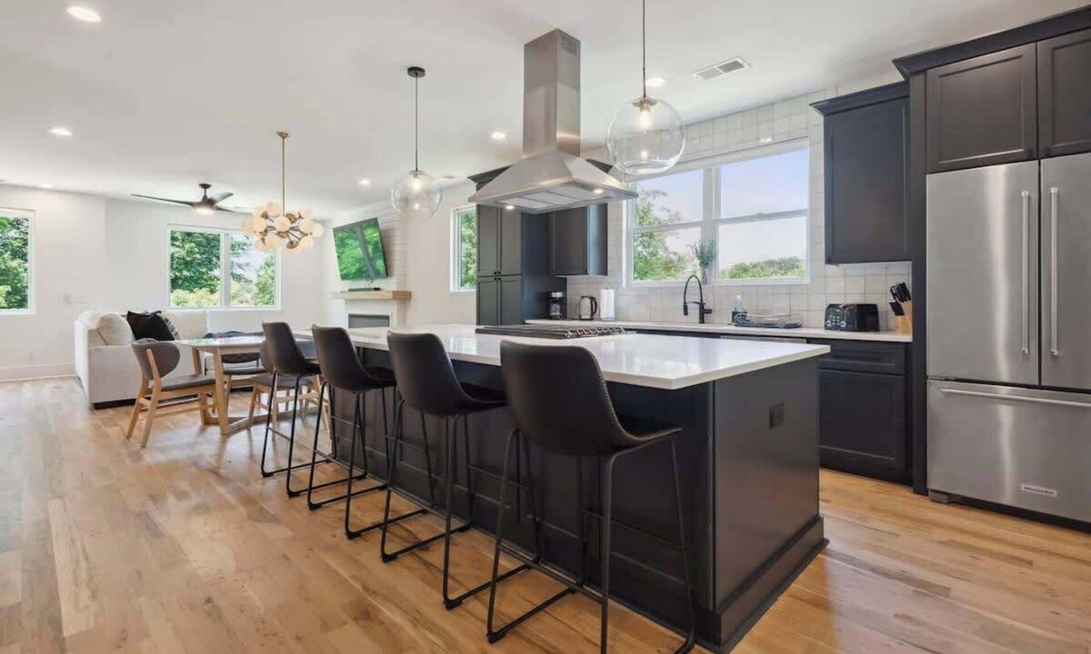 Biddleville House | Luxury Build - King Beds - Minutes to Uptown