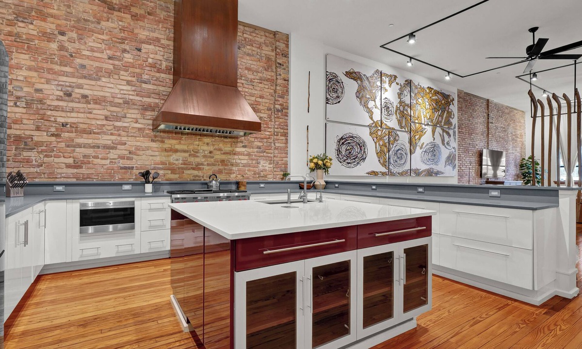 Downtown Wilmington Condo | Luxury Downtown 2BR/2BA Penthouse with Two Suites, Pool Table & Jacuzzi Tub