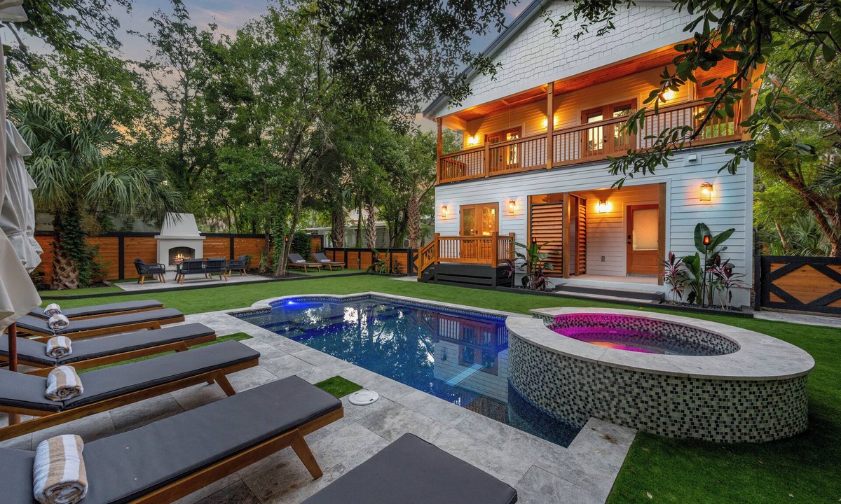 Downtown Historic District House | Luxury Retreat Downtown Pool Spa Sleeps 14