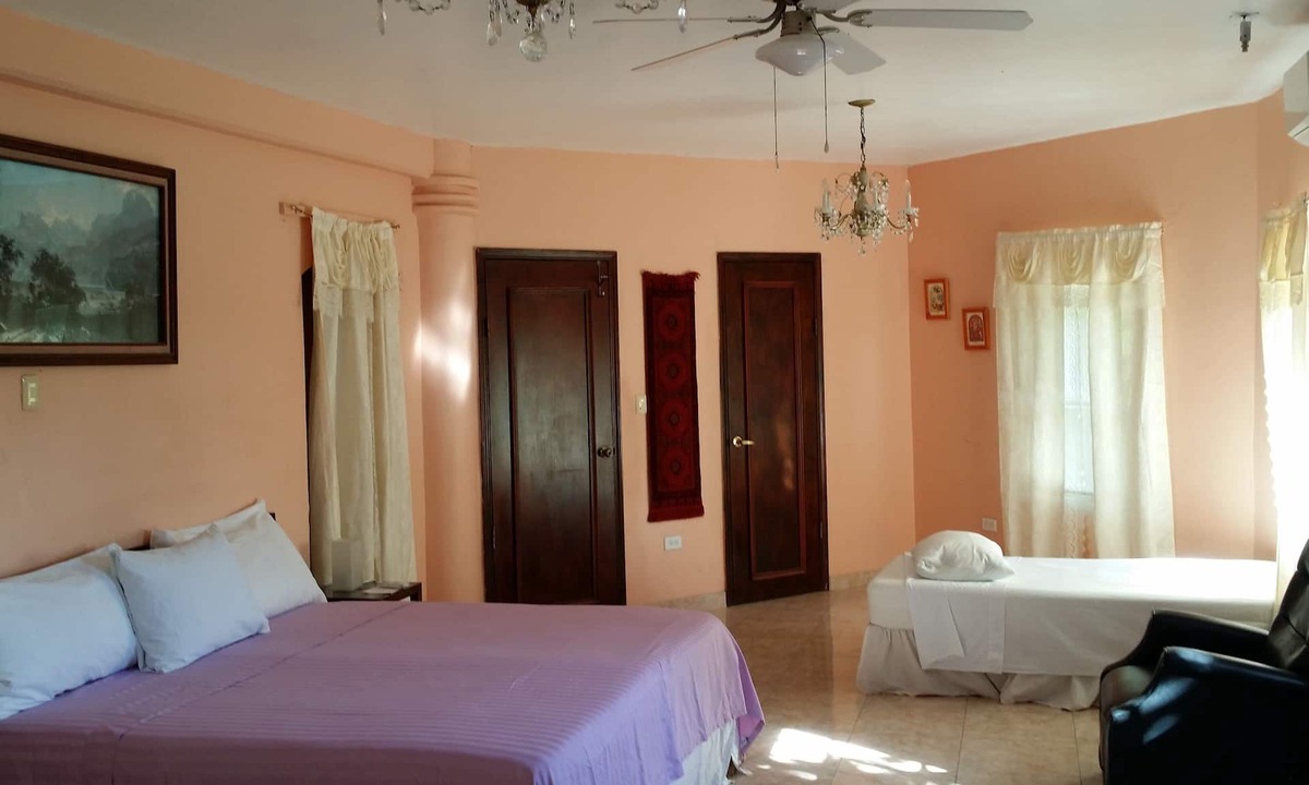 Alfredo V. Bonfil Bed & Breakfast | Mansion Giahn: bed and breakfast