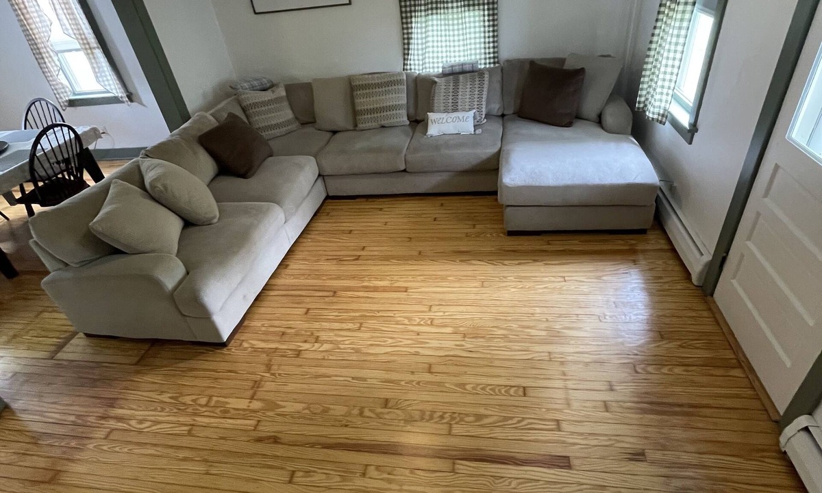 Saylorsburg House | Minutes away from 2 of the best wineries in the Poconos, Hiking trails & Fishing