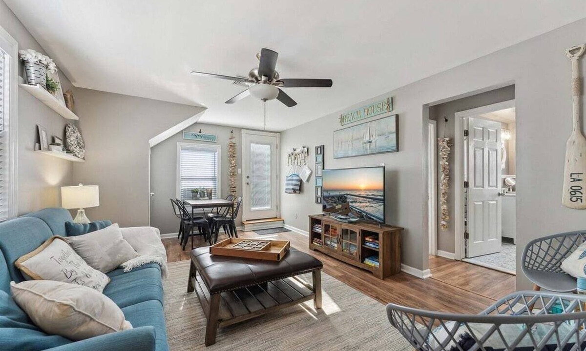Wildwood Crest Condo | Modern 2BR Condo with Deck Short Walk to Beach!