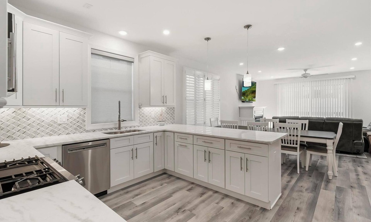 Seaside Heights House | Modern Beachside Haven : New Home, Sleeps 10, 5 Bed, 4 Bath, Walkable Boardwalk
