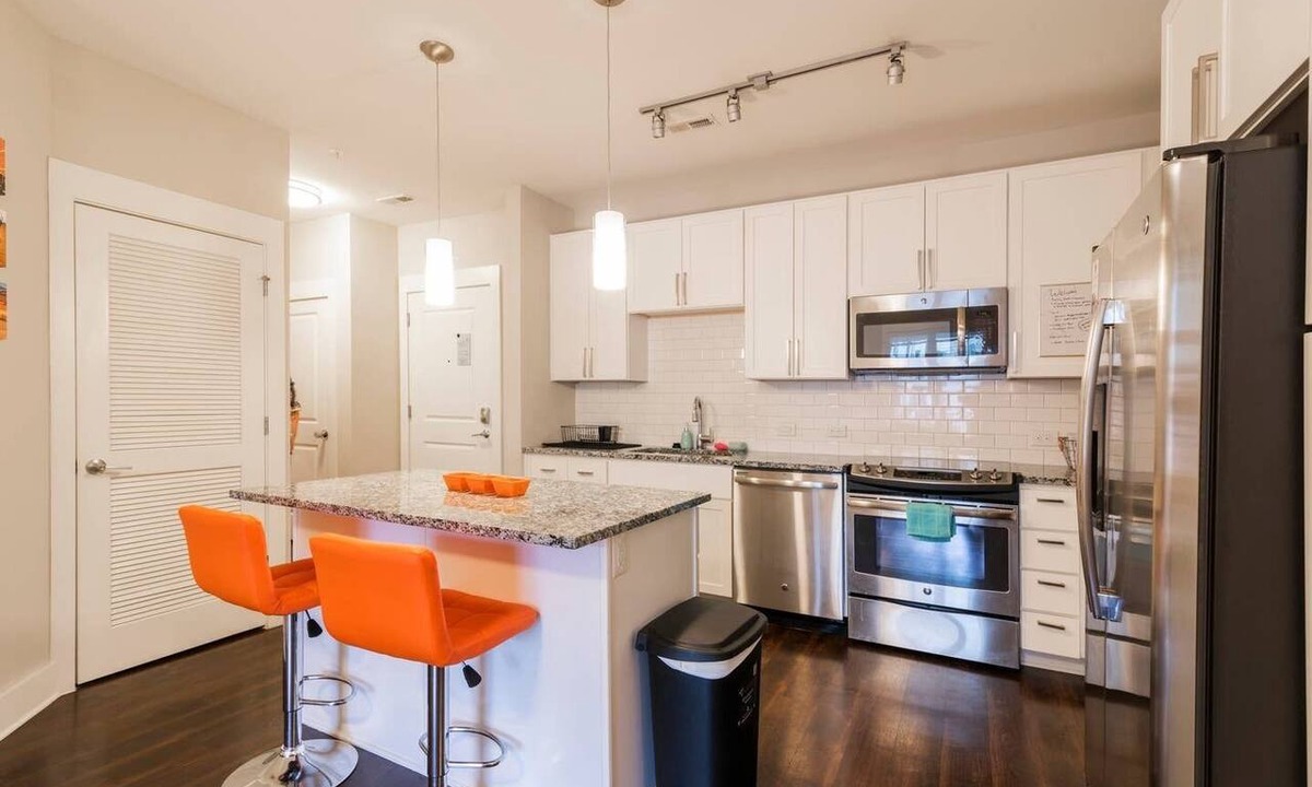 Dilworth Apartment | Modern Cozy 1BR ◉ Gym ◉ Balcony ◉ Free Parking