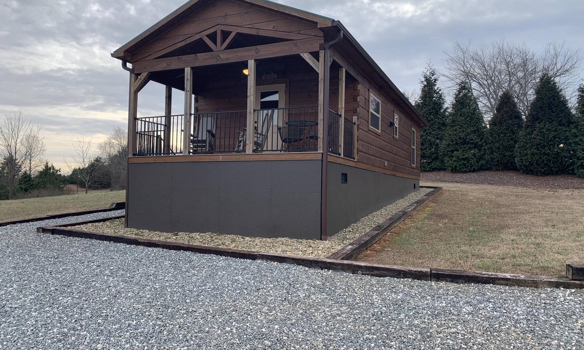 Tryon Cabin | Moore Road Cabin 2 Pet Friendly Equestrian Haven