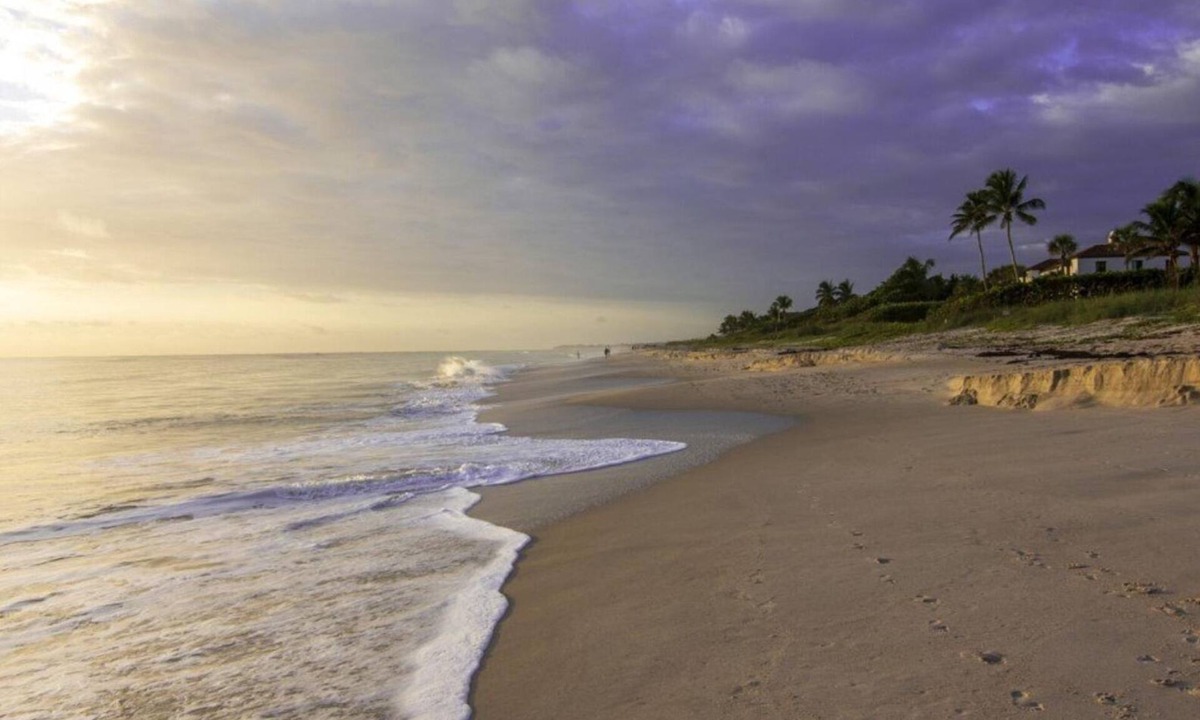 Moorings Apartment | Moorings Big 2-bedroom condo in Vero Beach just One block from private beach
