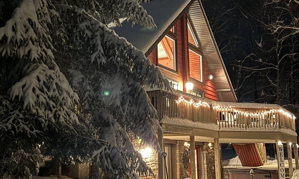 Lake Harmony Estates House | “Mountain Escape-7BR, Game Room, Fire Pit Close to Skiing and Trails!”
