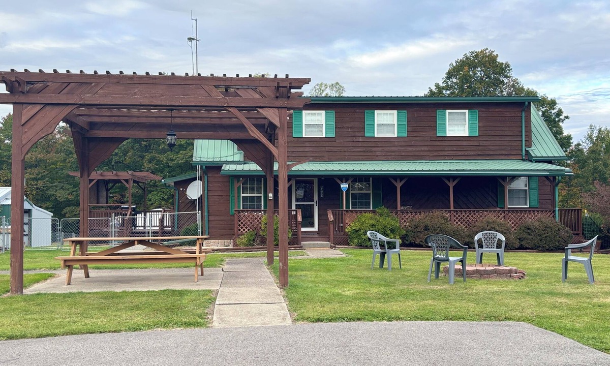 Rock Cave Cabin | Mt Ridge Cabin, peaceful and serene! Spacious 4 bedrooms! New hot tub!