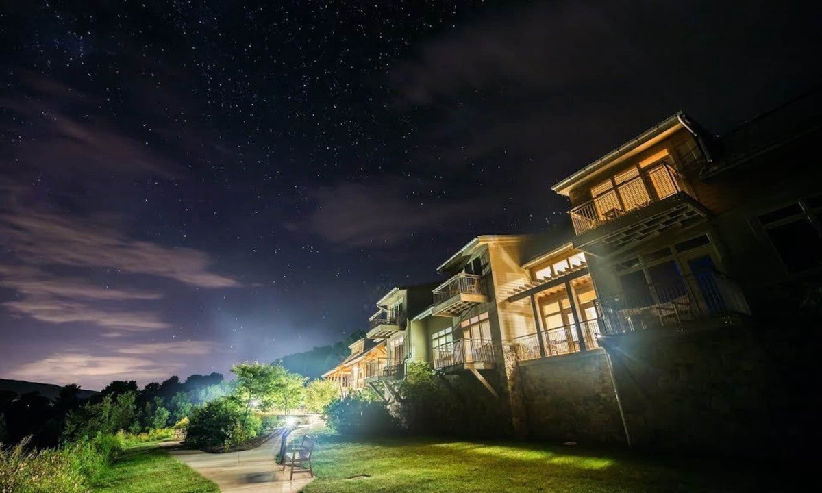 Howard Hotel | Nature Inn At Bald Eagle