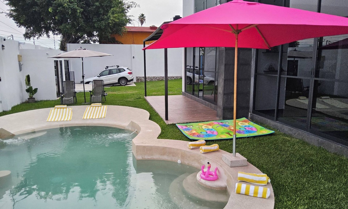 Tres de Mayo House | New! Casa Colibrí: Swimming pool and garden with games. Ideal for families